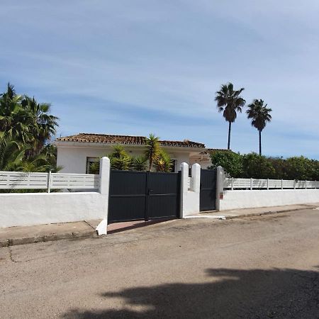 Beautiful 5 Bedroom Villa With Private Pool With Stunning Sea Views, Walking Distances To Shops Restaurants Beach Manilva Esterno foto