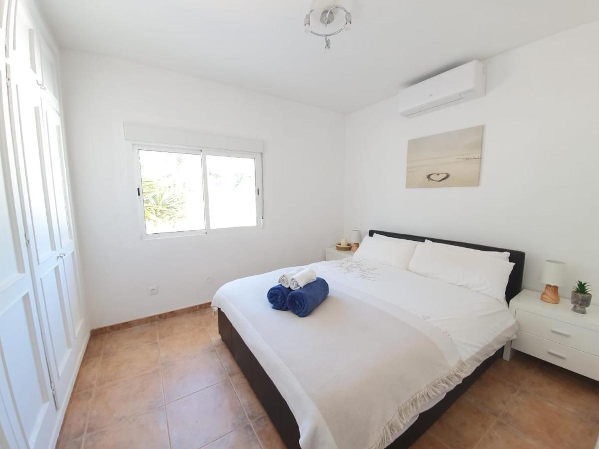 Beautiful 5 Bedroom Villa With Private Pool With Stunning Sea Views, Walking Distances To Shops Restaurants Beach Manilva Esterno foto