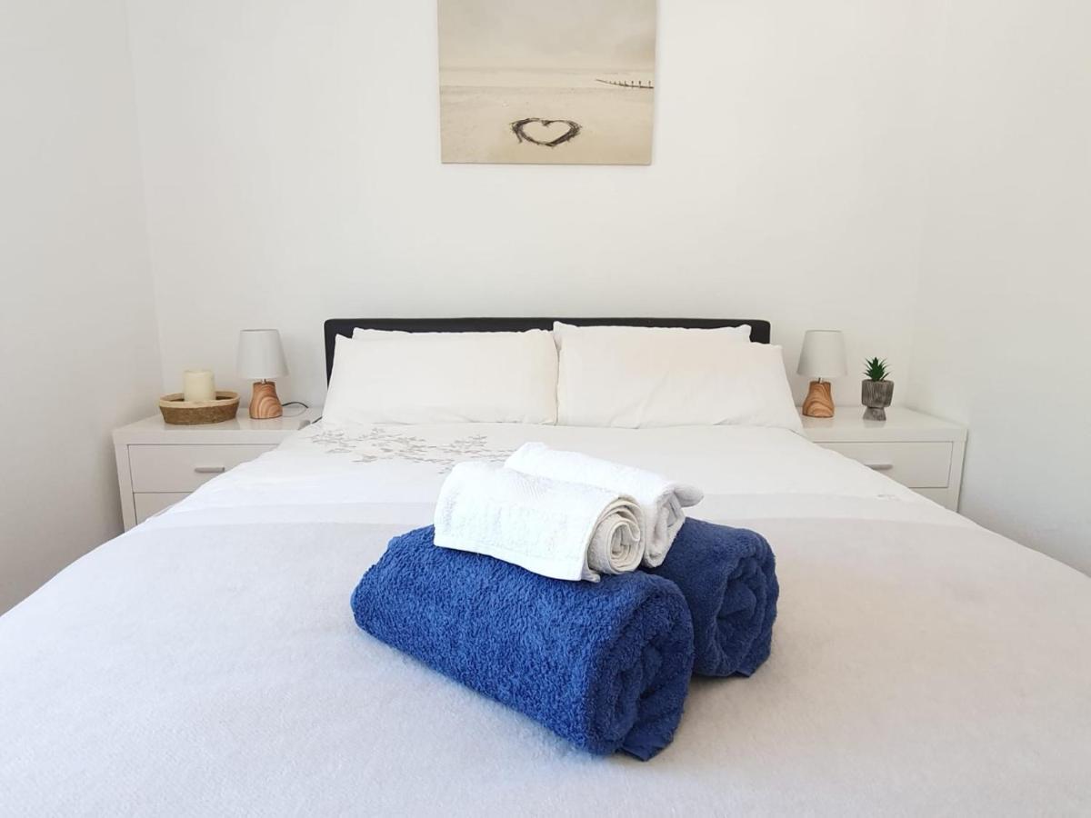 Beautiful 5 Bedroom Villa With Private Pool With Stunning Sea Views, Walking Distances To Shops Restaurants Beach Manilva Esterno foto