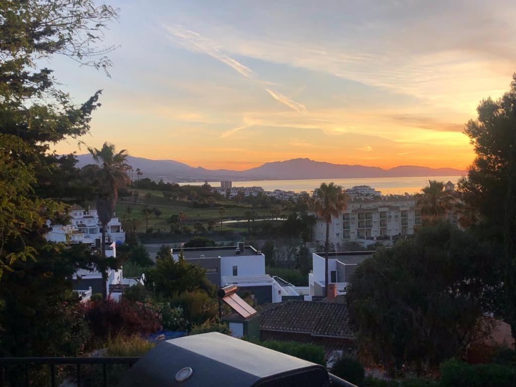Beautiful 5 Bedroom Villa With Private Pool With Stunning Sea Views, Walking Distances To Shops Restaurants Beach Manilva Esterno foto