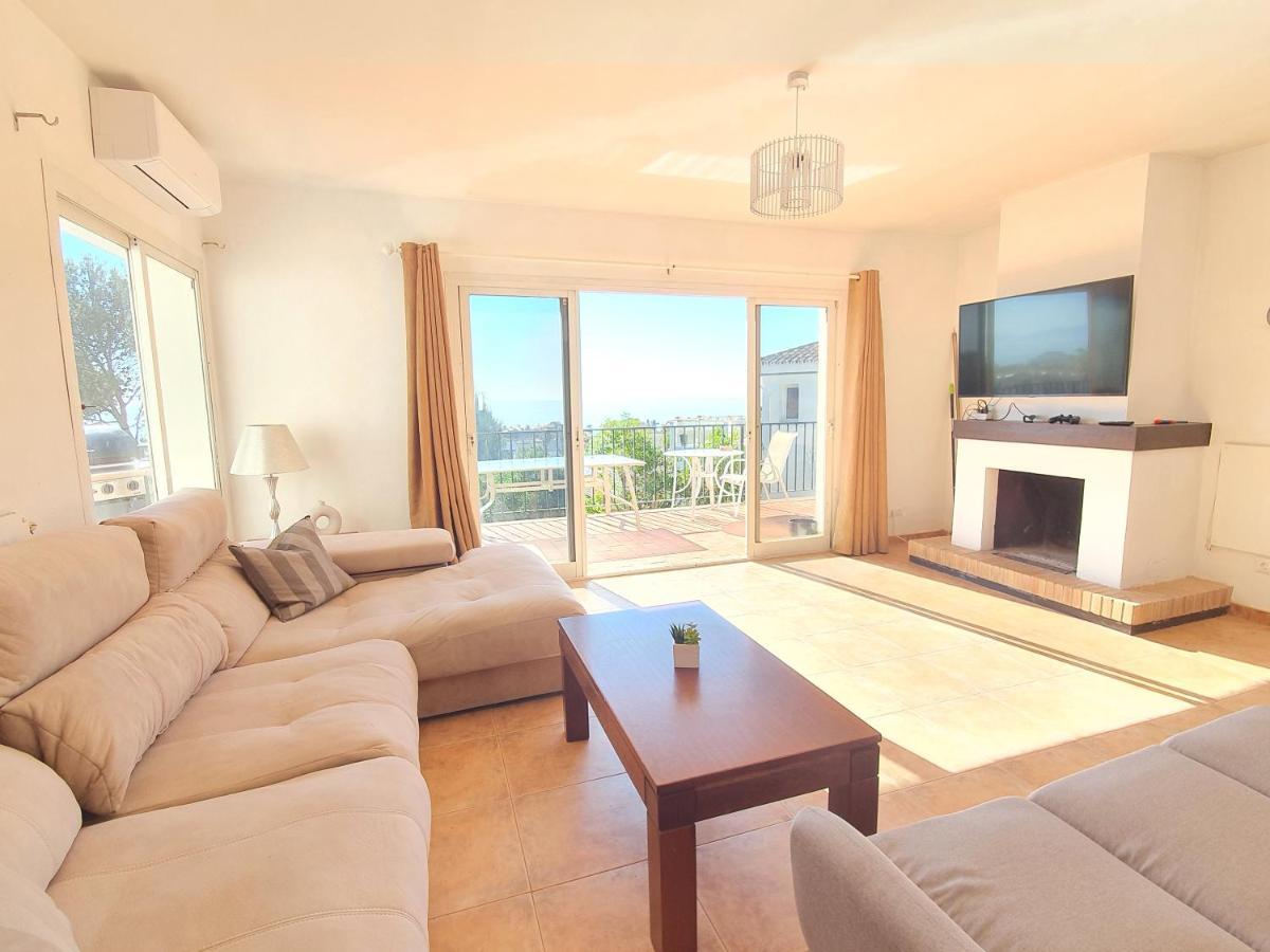 Beautiful 5 Bedroom Villa With Private Pool With Stunning Sea Views, Walking Distances To Shops Restaurants Beach Manilva Esterno foto